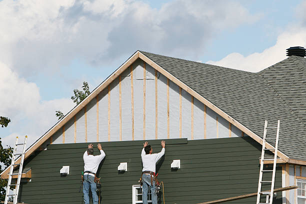 Professional Siding technician working in Riverton, NJ